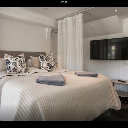 Lagenhet I Villa Pa Fornudden Tyreso Extérieur photo
